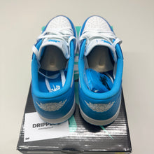 Lade das Bild in den Galerie-Viewer, Air Jordan 1 Low SB UNC
