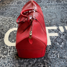 Lade das Bild in den Galerie-Viewer, Louis Vuitton Keepall 50cm in red epi leather
