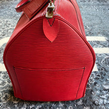 Lade das Bild in den Galerie-Viewer, Louis Vuitton Keepall 50cm in red epi leather
