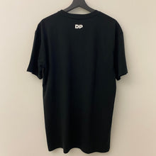 Lade das Bild in den Galerie-Viewer, DRIPPLUG Tee Black
