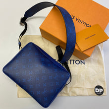 Load image into Gallery viewer, Louis Vuitton Outdoor Messenger Bag
