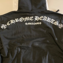 Lade das Bild in den Galerie-Viewer, Chrome Hearts Shoulder Logo Hoodie
