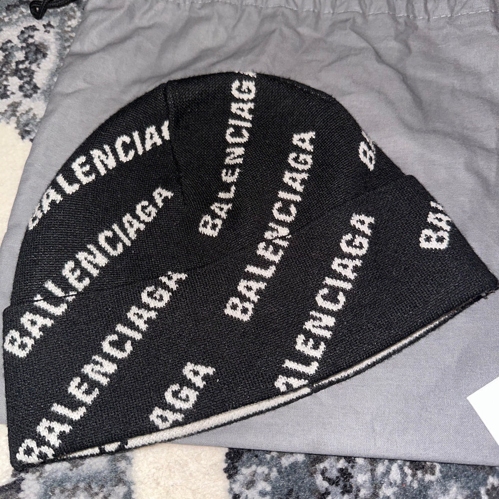 Bonnet Balenciaga Logo