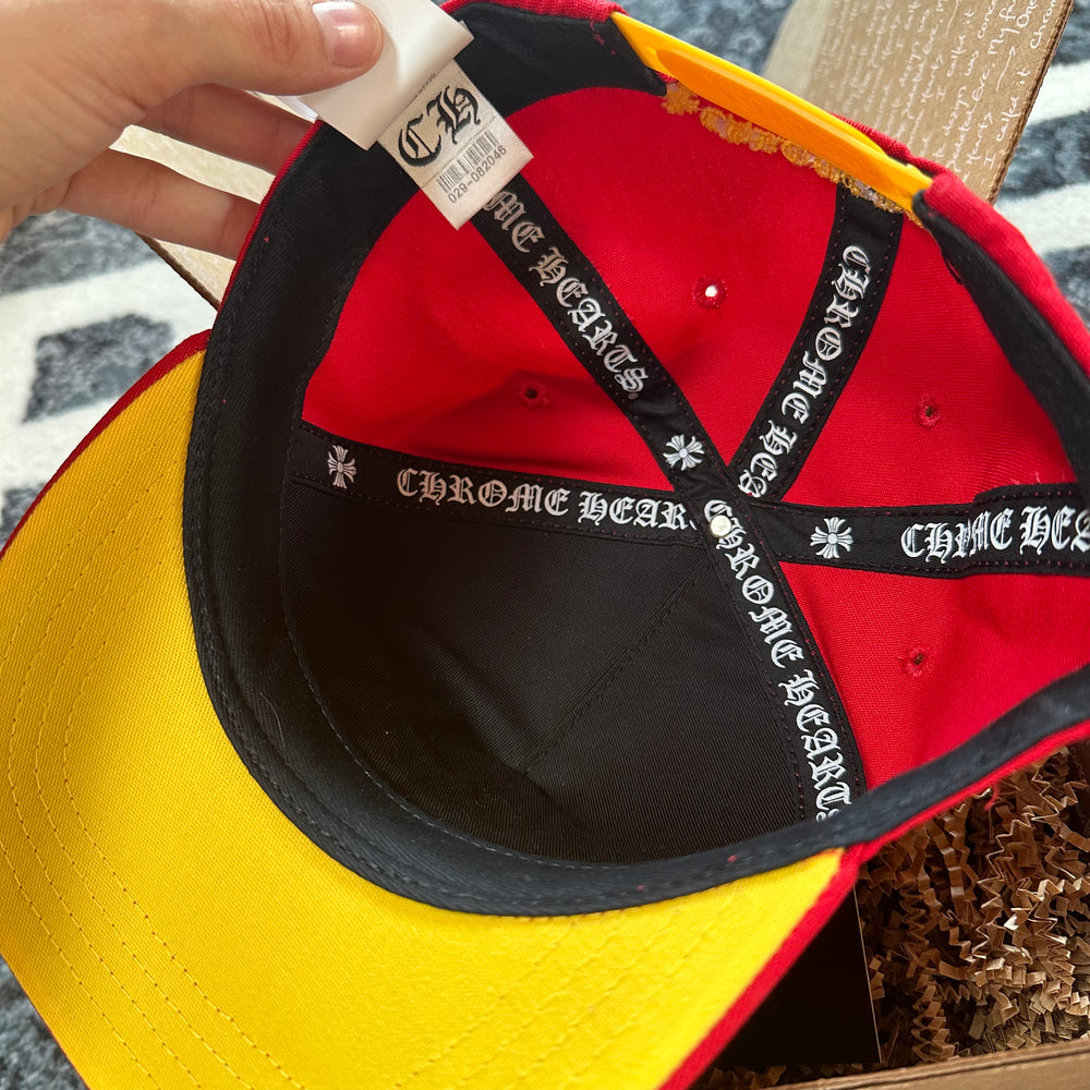 Cappello con bottoni d'argento Chrome Hearts CH Rosso/Giallo